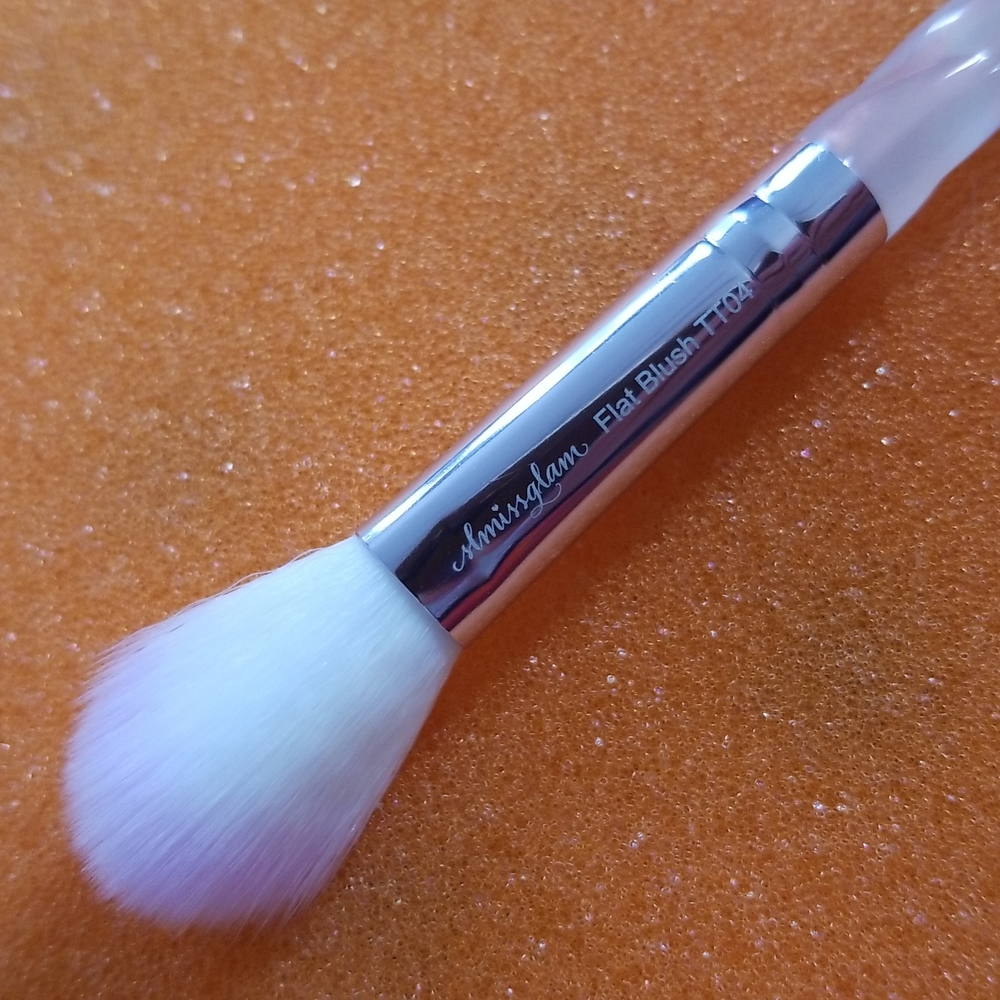 4/25 bundle item. SLMissglam TT04 Flat Blush Brush